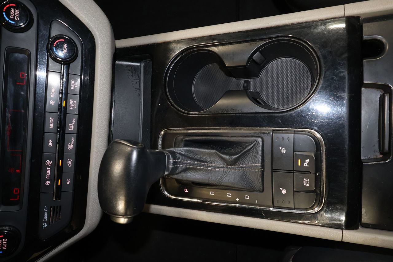 Used 2017 Kia Sedona EX image 9