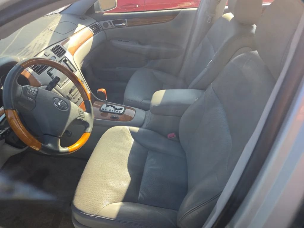Used 2006 Lexus ES 330 w/ DVD Navigation System Pkg FWD image 8