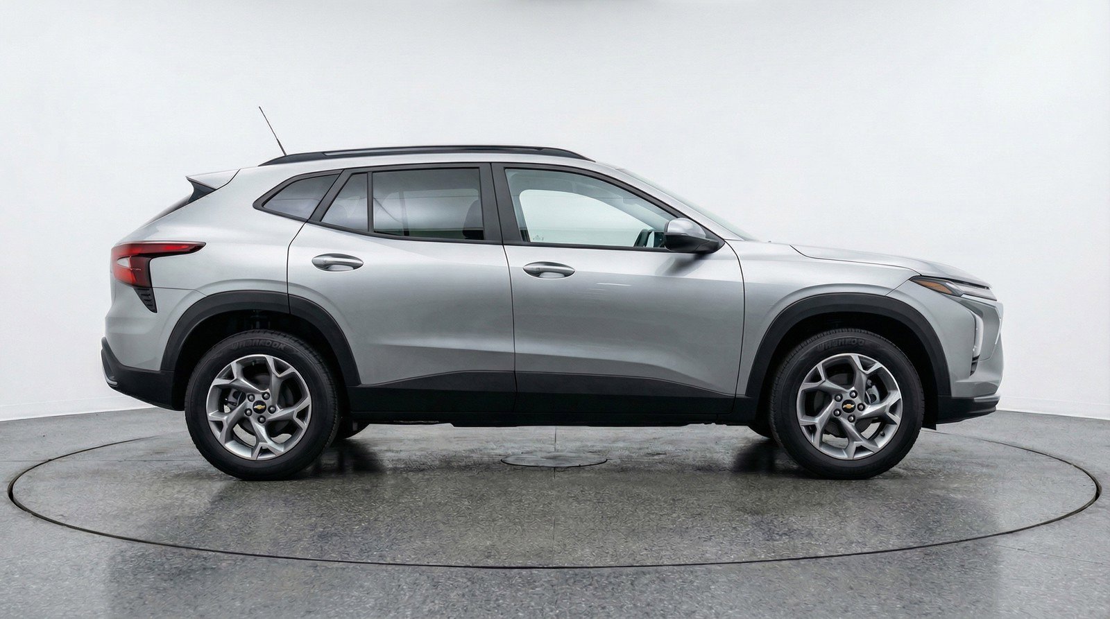 Used 2025 Chevrolet Trax LT w/ LT Convenience Package FWD image 11