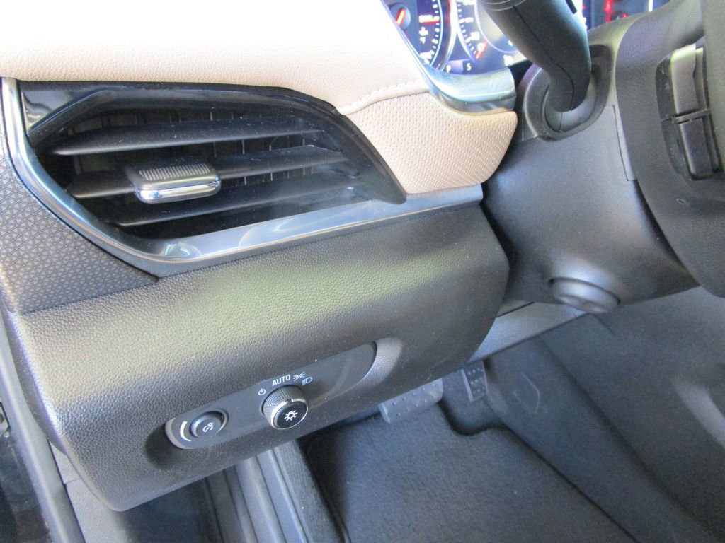 Used 2023 Chevrolet Traverse Premier image 25