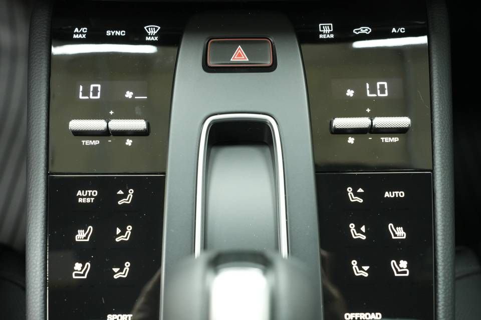 New 2026 Porsche Macan AWD/4WD image 21