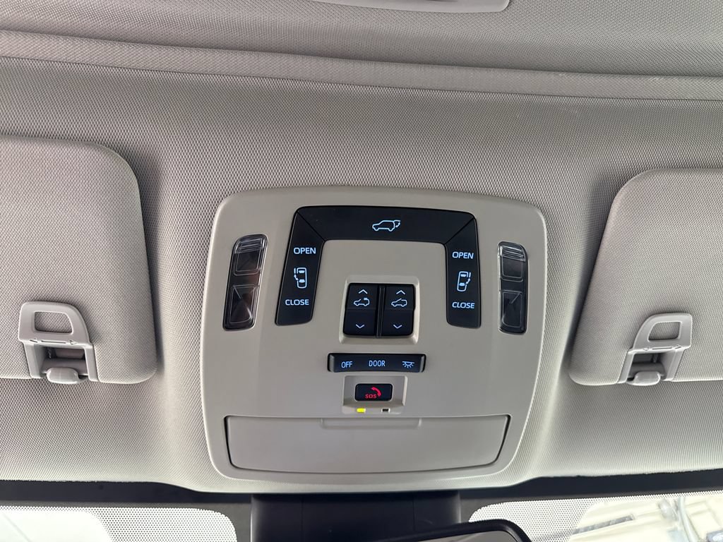 Used 2021 Toyota Sienna XLE w/ XLE Plus Package FWD image 20
