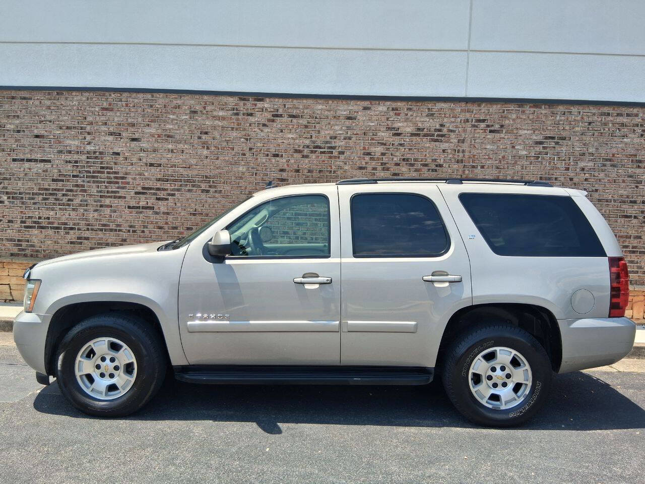 Used 2007 Chevrolet Tahoe LT w/ LT Preferred Equipment Group RWD image 2