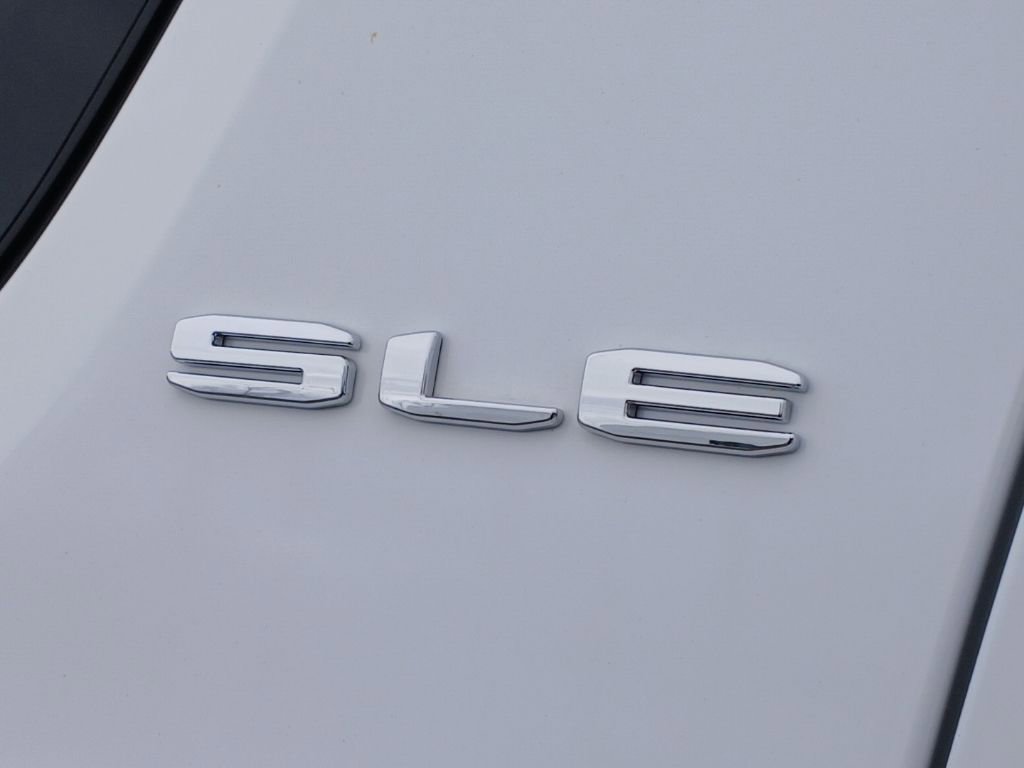 Used 2023 GMC Acadia SLE w/ Driver Convenience Package image 11