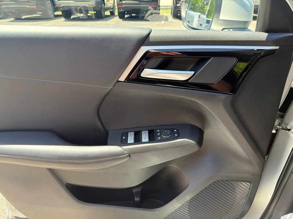 Used 2024 Mitsubishi Outlander 4WD Plug-In Hybrid image 33