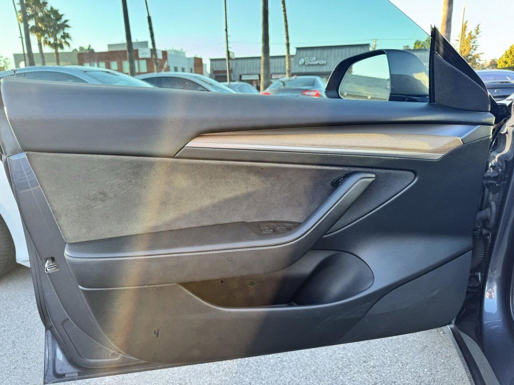 Used 2023 Tesla Model 3 Standard Range image 13