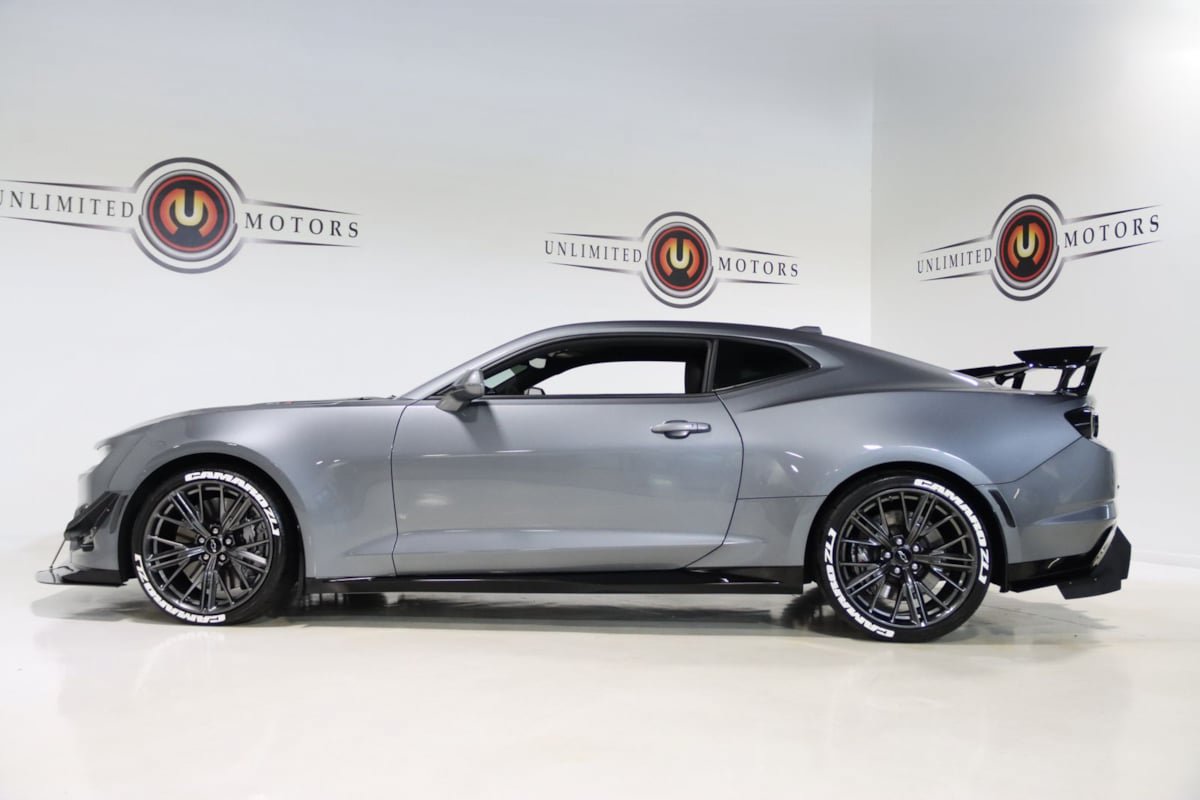 Used 2022 Chevrolet Camaro ZL1 RWD image 37
