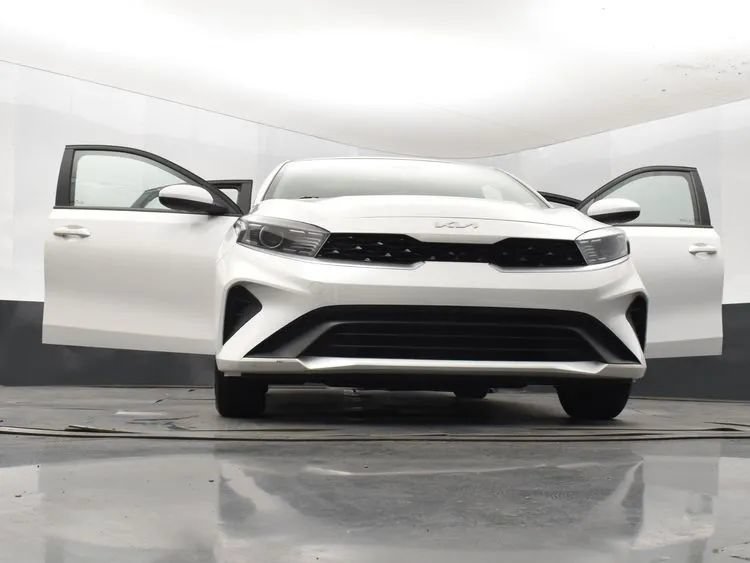 Used 2024 Kia Forte LXS FWD image 11