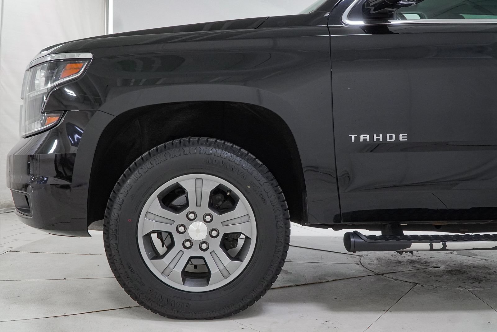 Used 2019 Chevrolet Tahoe LT w/ Luxury Package AWD/4WD image 18