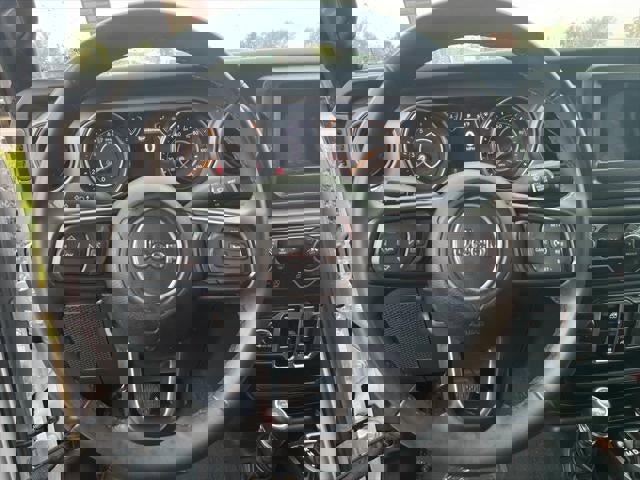 Used 2023 Jeep Gladiator Sport image 7