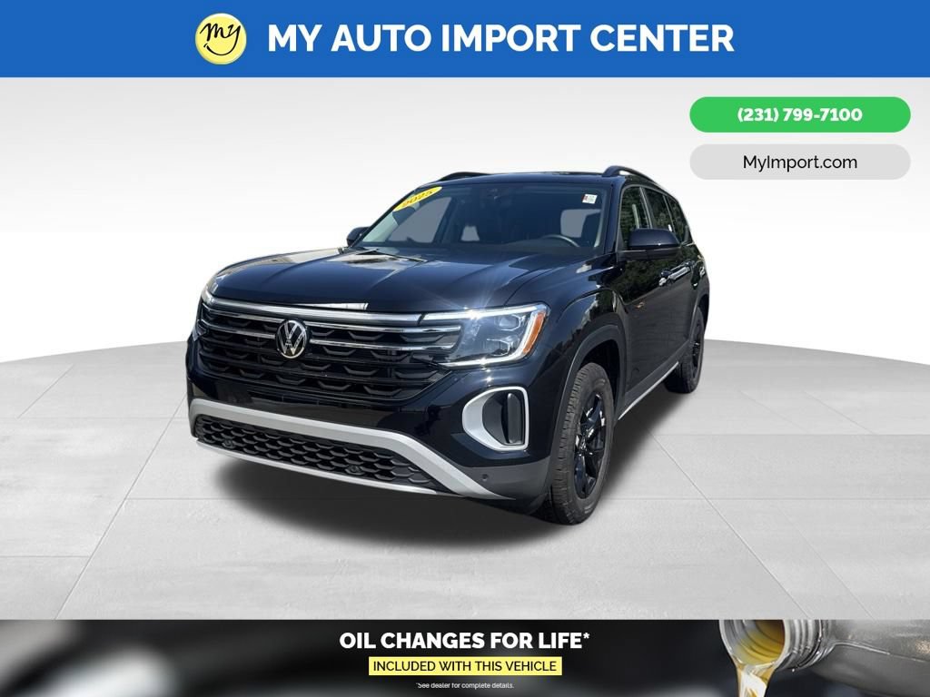 Used 2025 Volkswagen Atlas Peak Edition SE AWD/4WD image 3