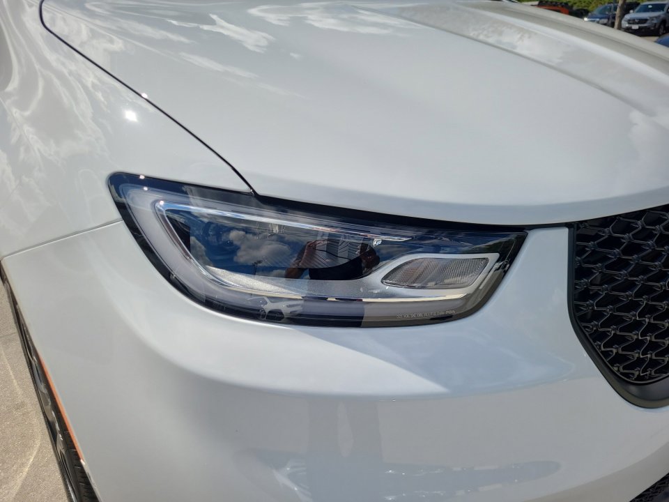 New 2026 Chrysler Pacifica Select image 24