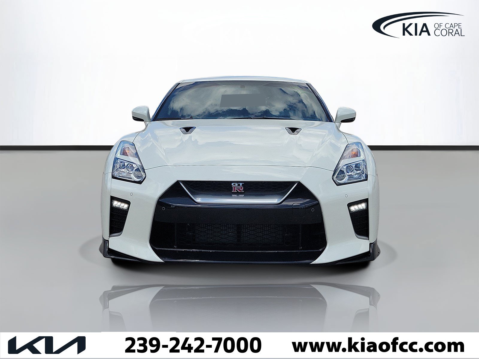 Used 2020 Nissan GT-R Premium AWD/4WD image 2