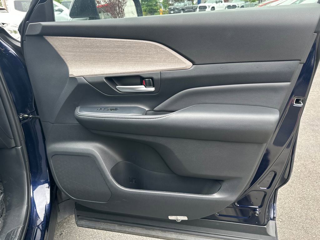 Certified 2024 Toyota Grand Highlander AWD image 18