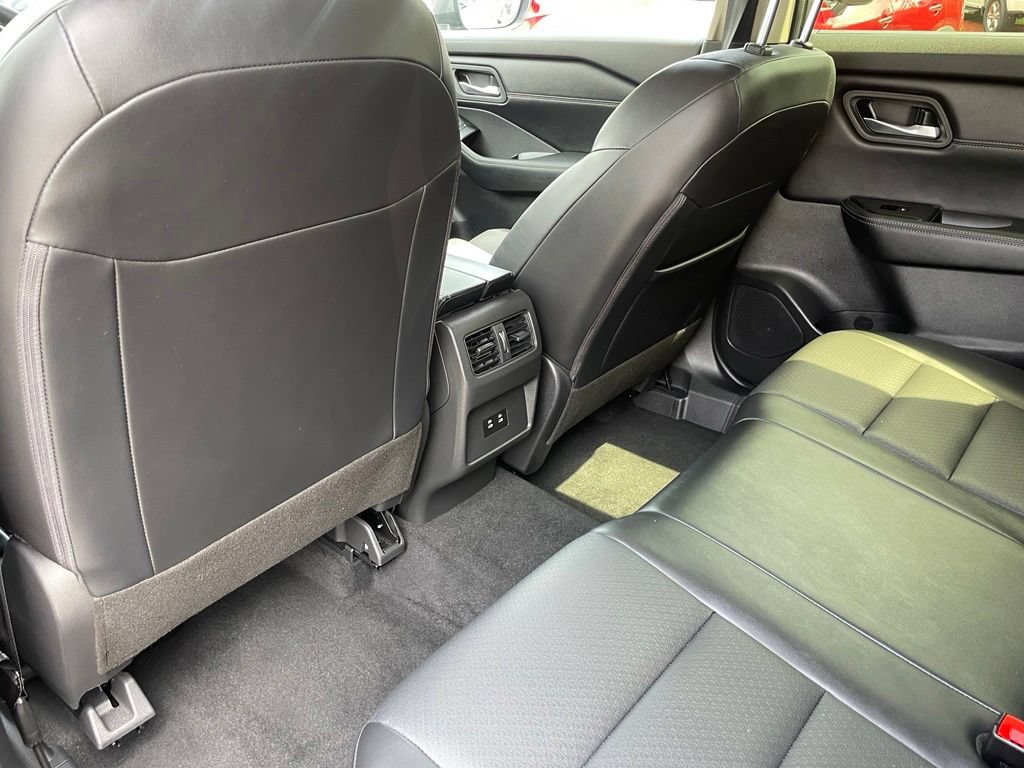 Certified 2024 Nissan Rogue SV w/ SV Premium Package AWD/4WD image 11