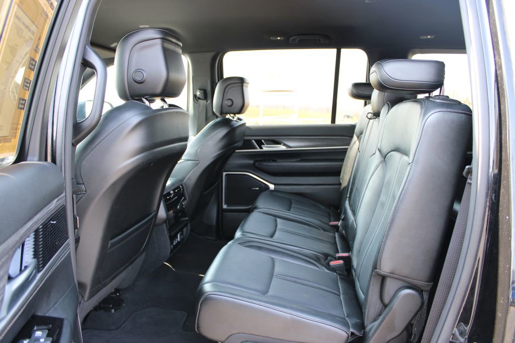 Used 2024 Jeep Wagoneer L Series II w/ Flexible Seating Group image 24