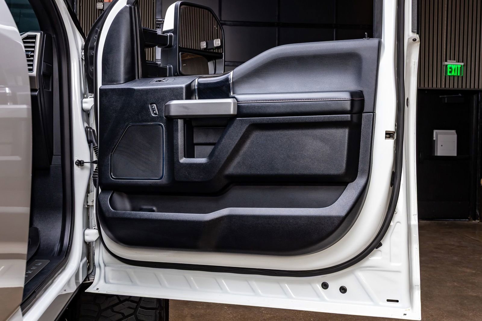 Used 2021 Ford F250 Platinum w/ FX4 Off-Road Package image 36