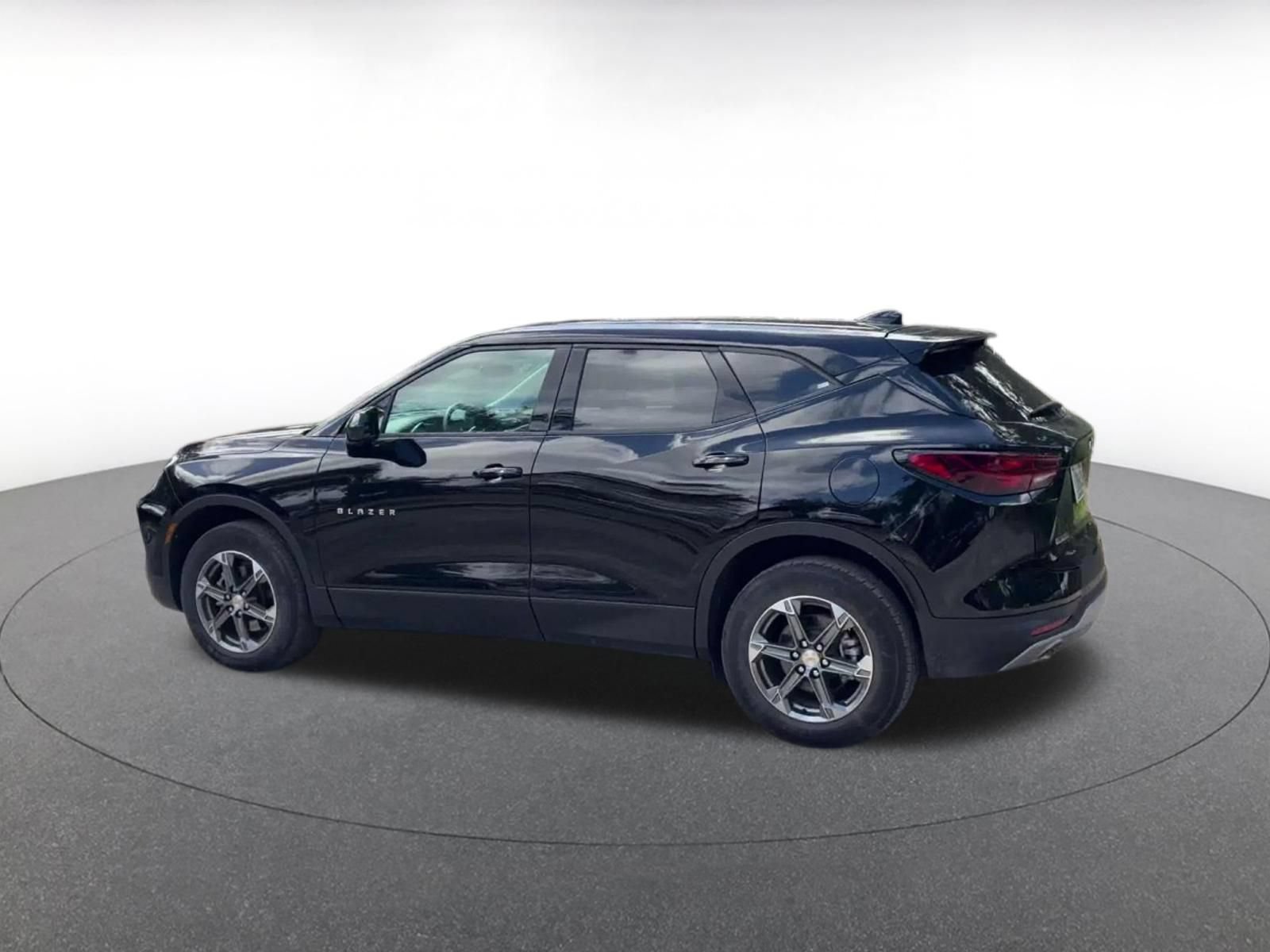 Used 2026 Chevrolet Blazer LT FWD image 9