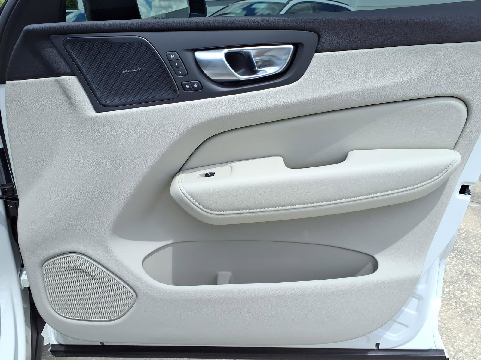 Certified 2025 Volvo XC60 B5 Ultra w/ Protection Package Premier AWD/4WD image 13