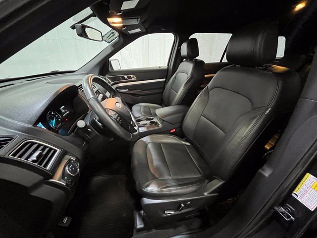 Used 2017 Ford Explorer XLT w/ Equipment Group 202A FWD image 11