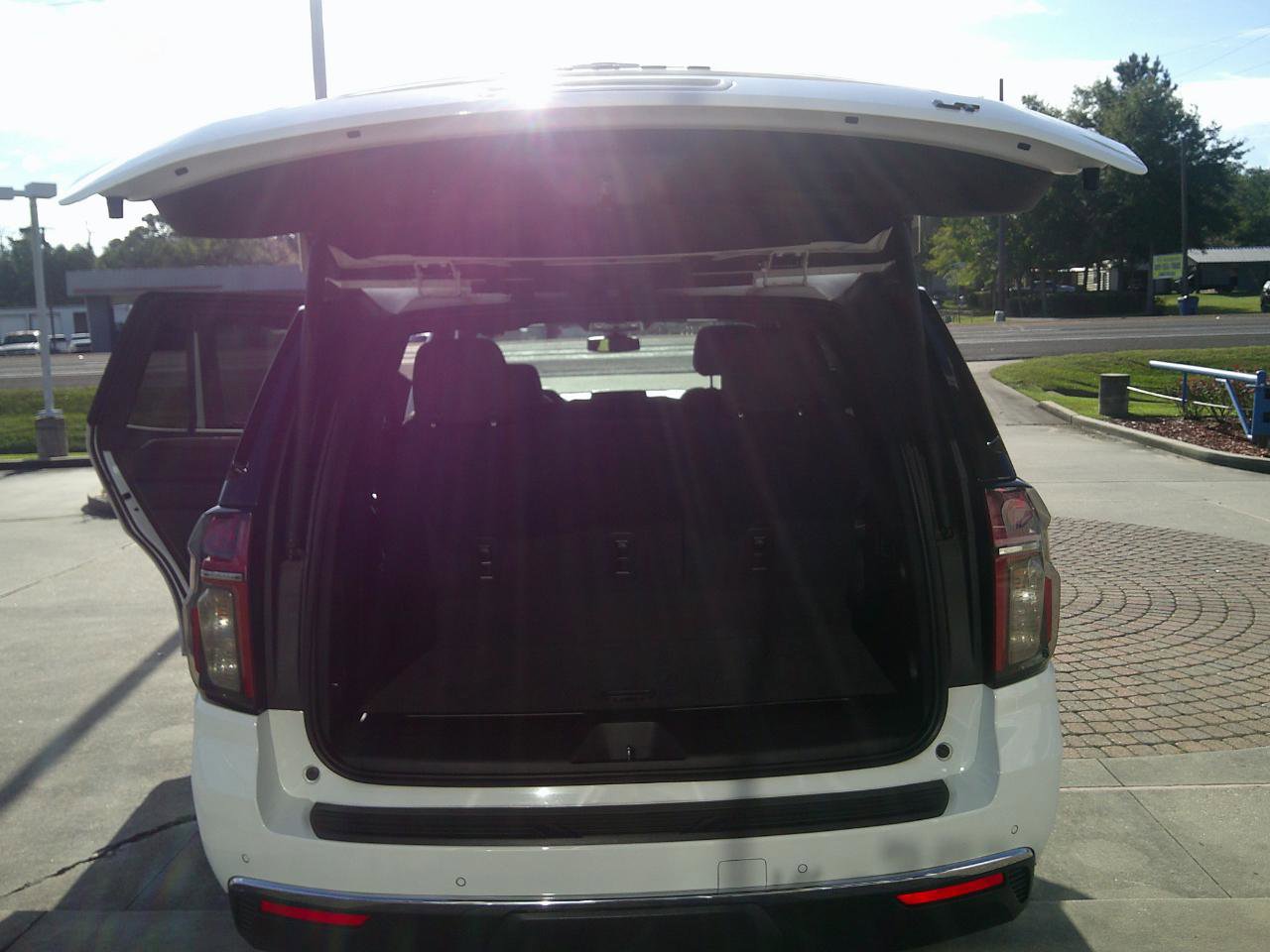 Used 2021 Chevrolet Tahoe LT w/ LT Signature Package RWD image 16