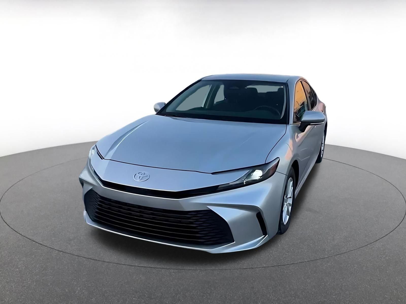 Used 2025 Toyota Camry LE image 8