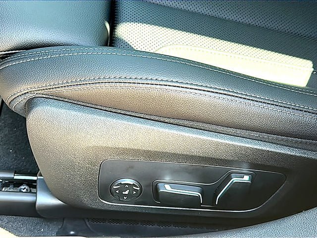 New 2026 BMW 330i Sedan w/ Premium Package RWD image 43