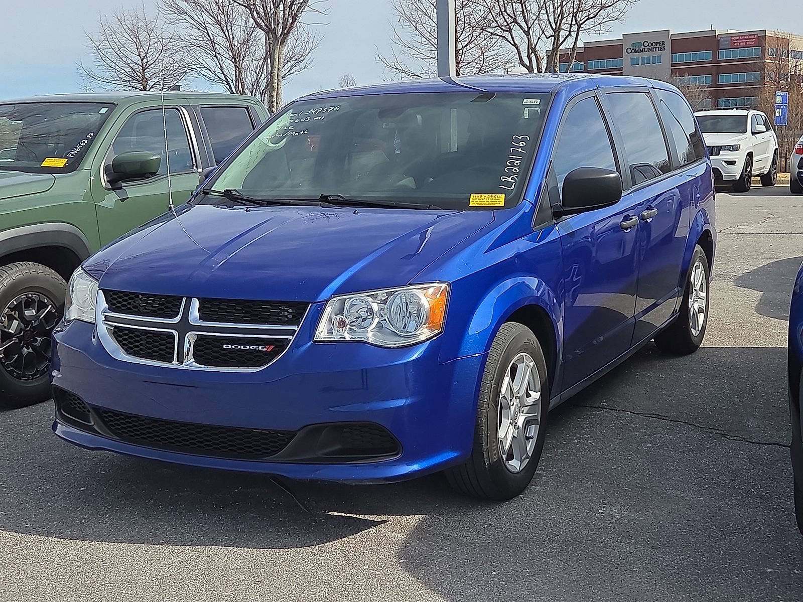 Used 2020 Dodge Grand Caravan SE image 2