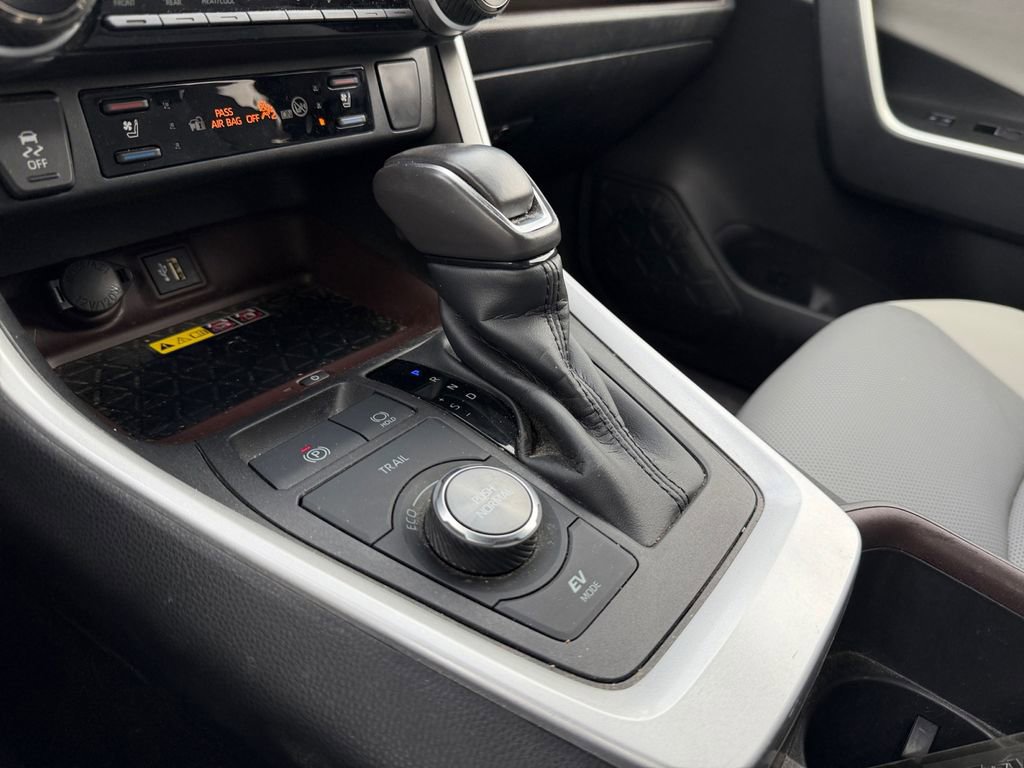 Used 2023 Toyota RAV4 Limited image 21