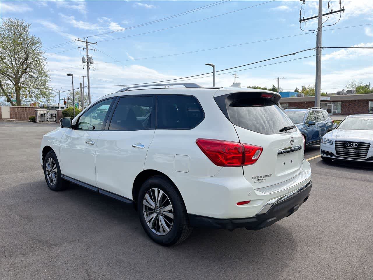 Used 2019 Nissan Pathfinder SL AWD/4WD image 11