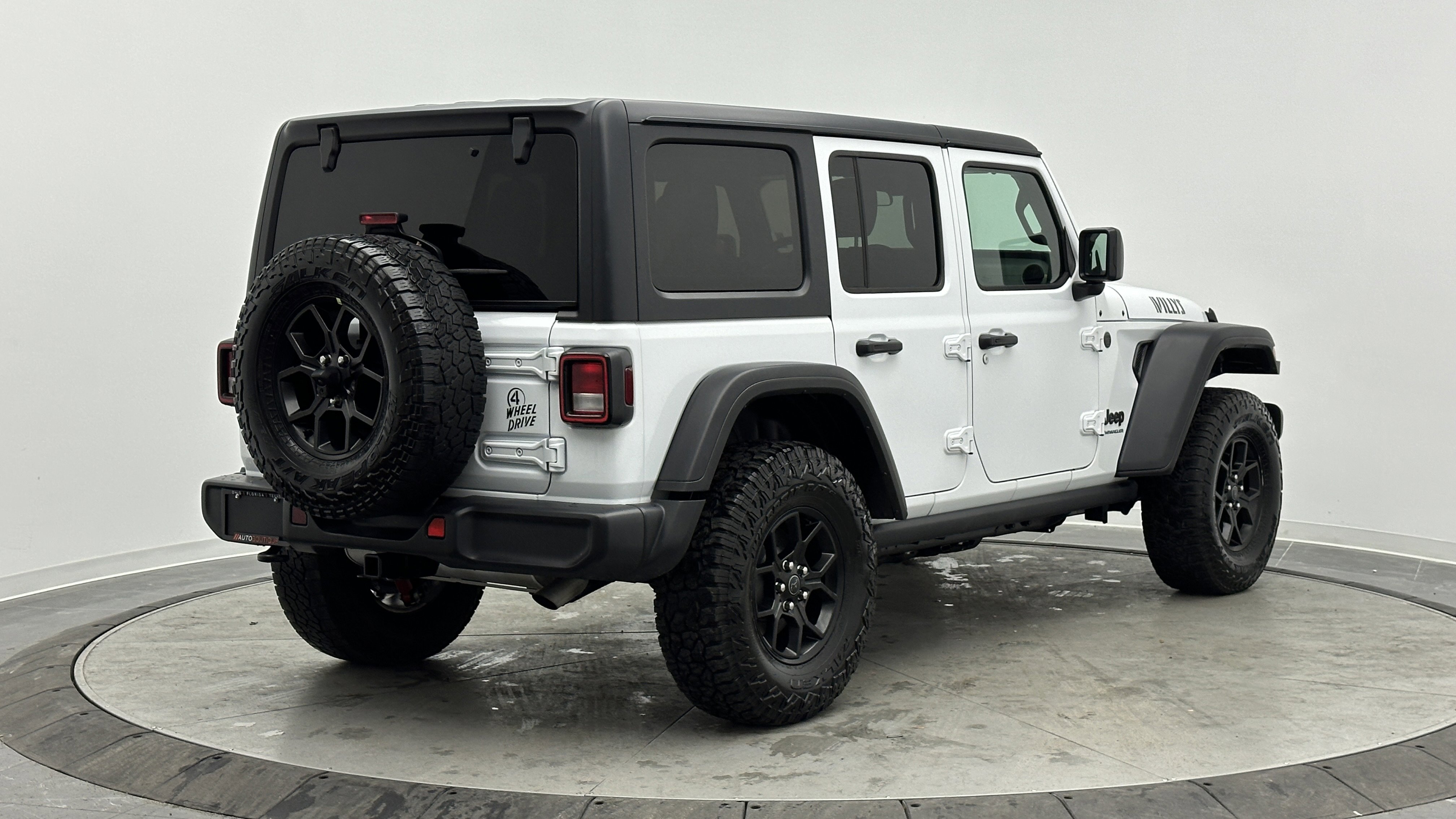 Used 2025 Jeep Wrangler Willys image 3