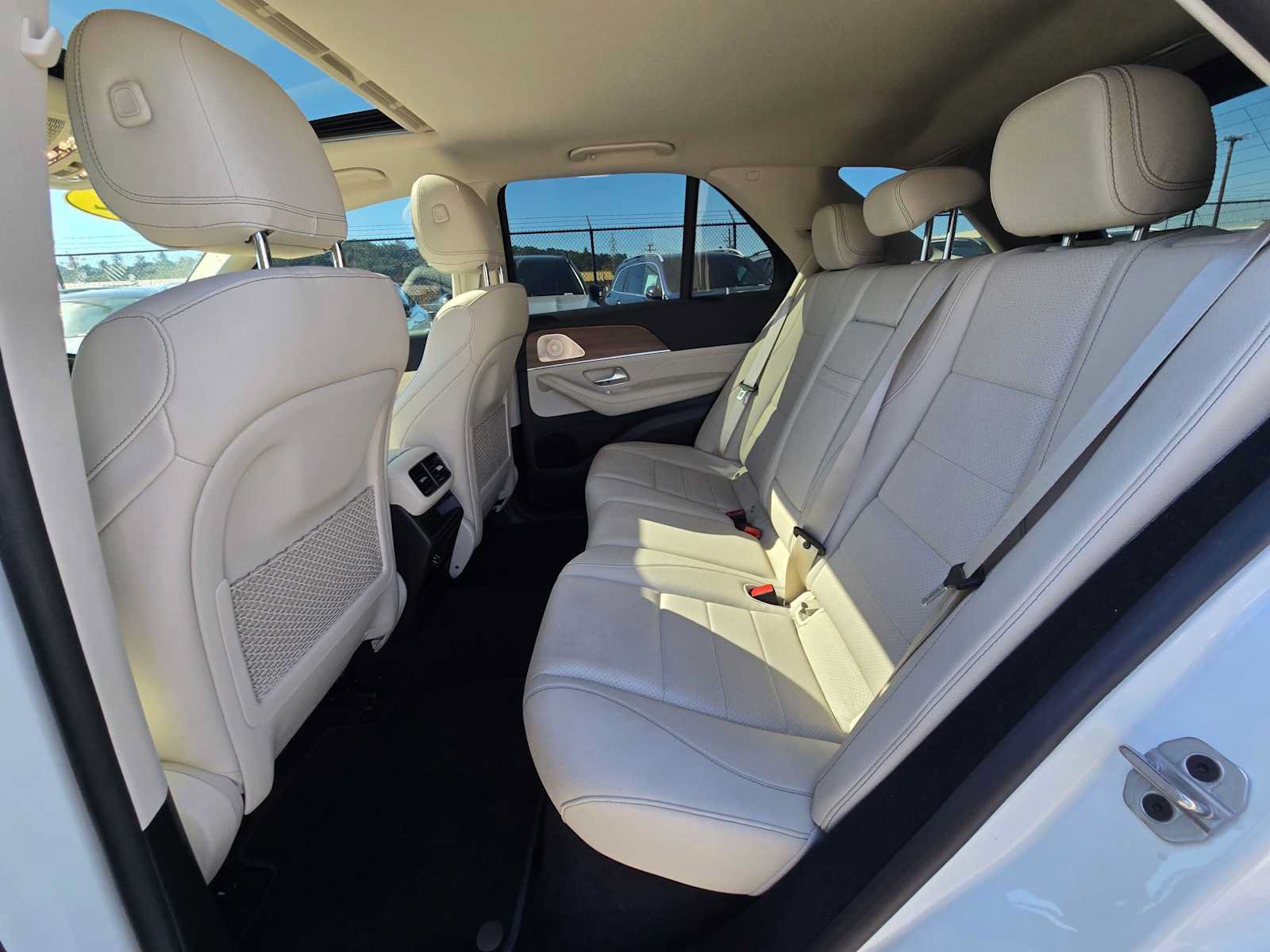 Used 2022 Mercedes-Benz GLE 350 4MATIC w/ AMG Line Exterior image 16