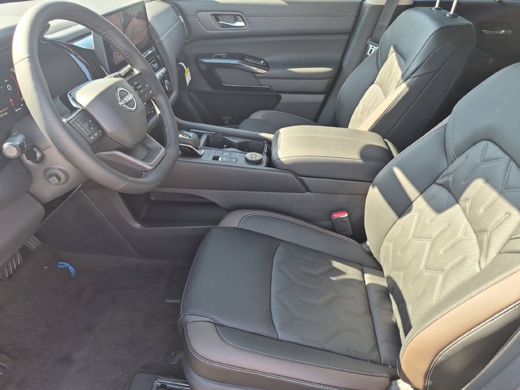 New 2026 Nissan Pathfinder Platinum AWD/4WD image 6
