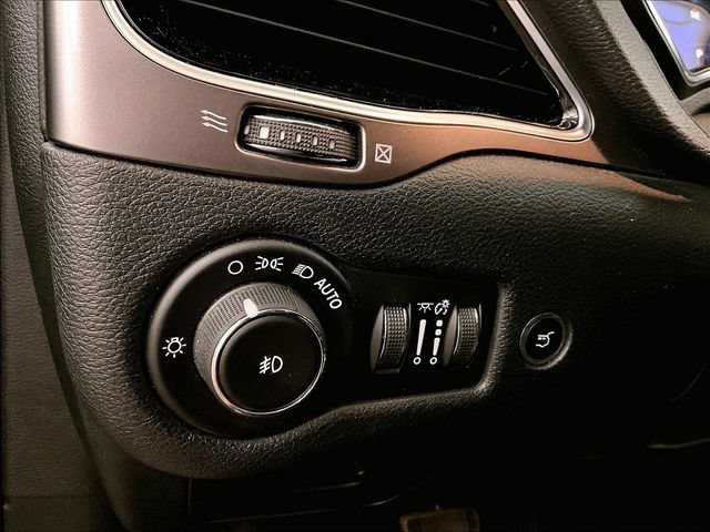Used 2019 Jeep Cherokee Limited w/ Technology Group AWD/4WD image 31