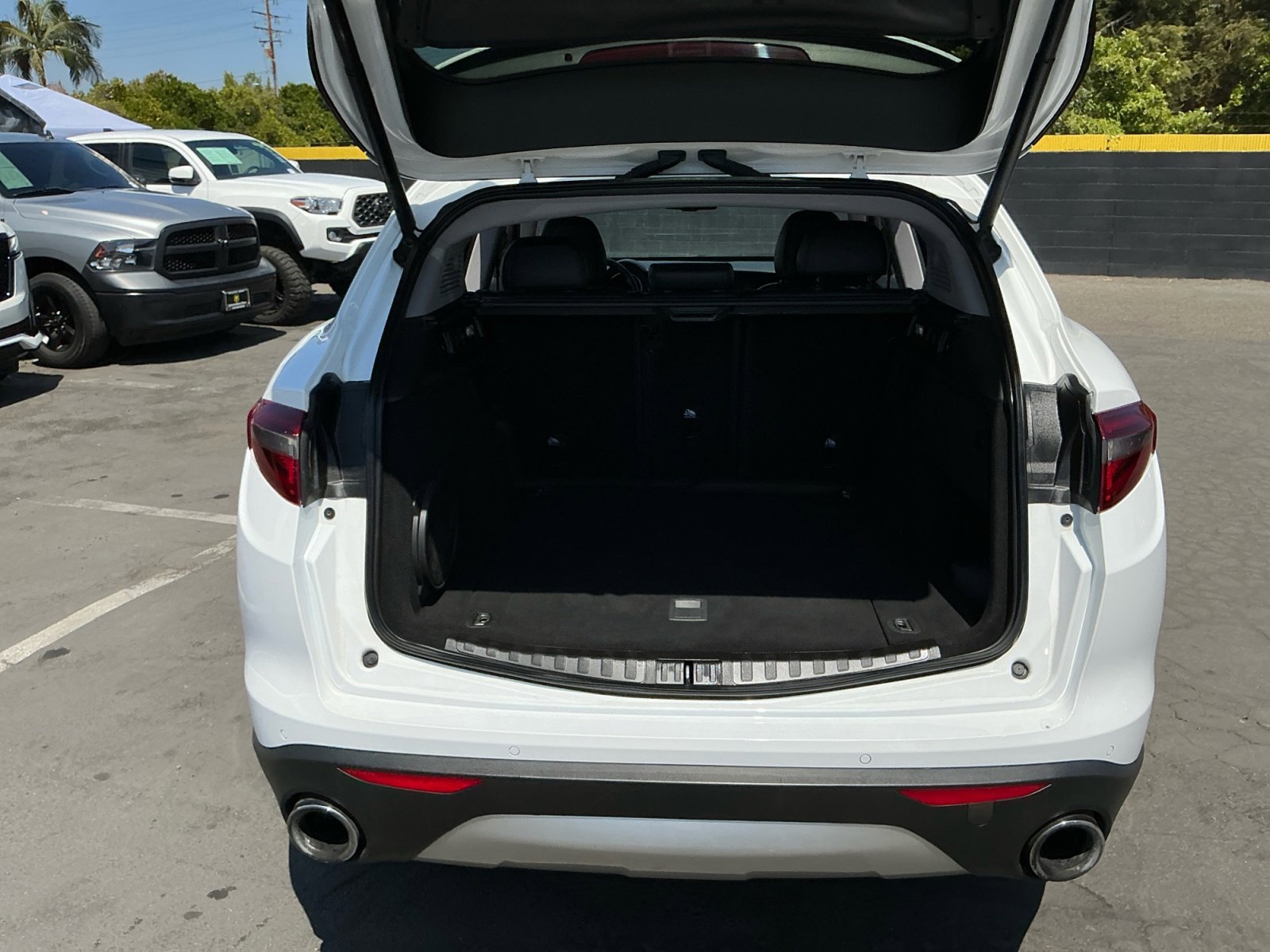 Used 2018 Alfa Romeo Stelvio AWD image 26