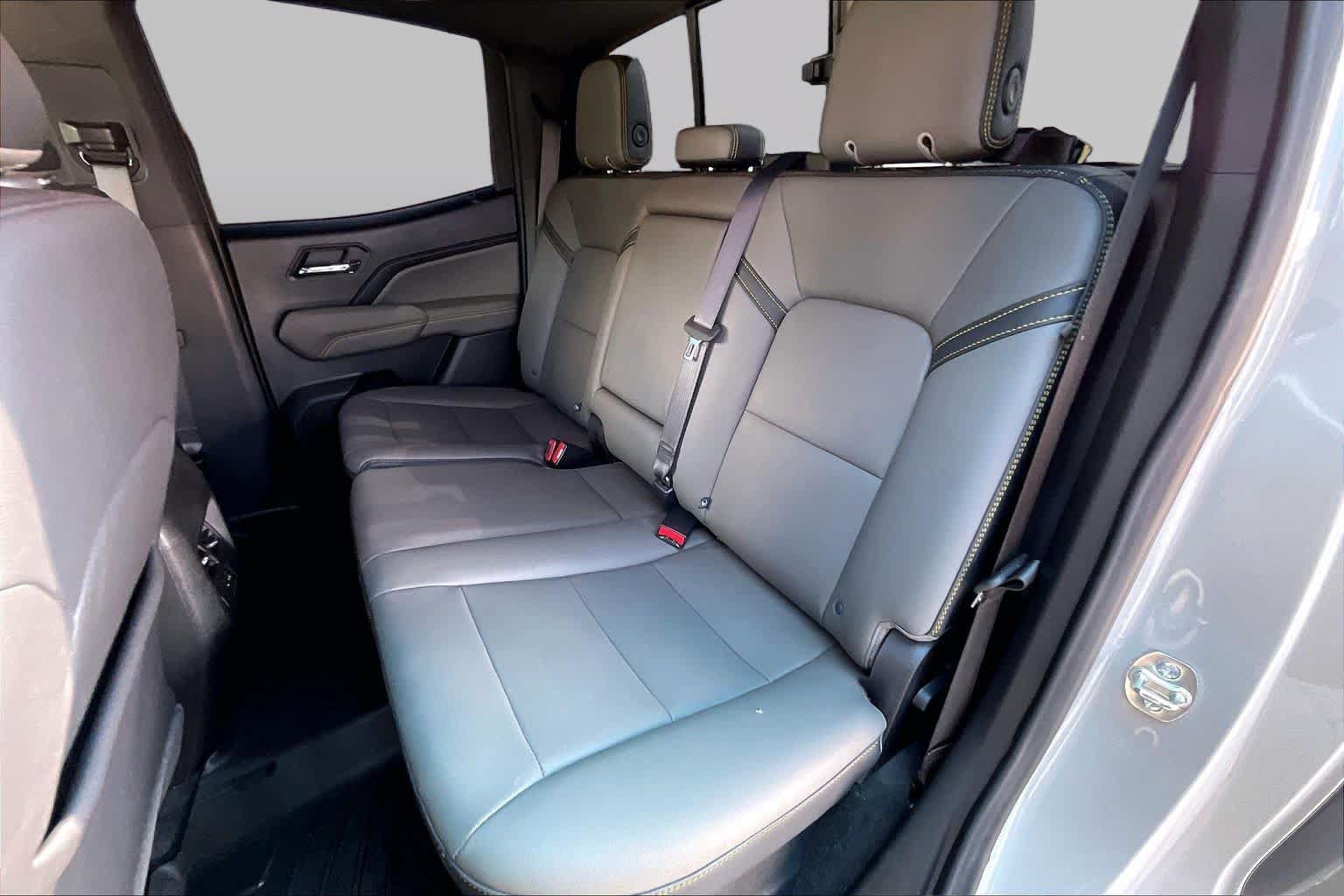 Used 2026 Chevrolet Colorado ZR2 w/ Technology Package AWD/4WD image 20