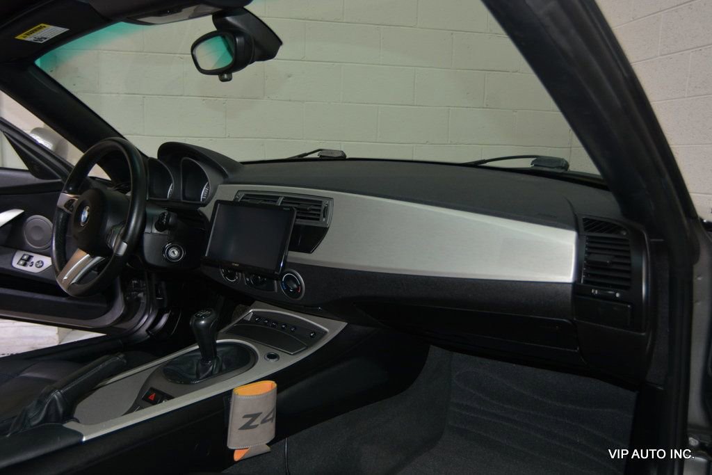 Used 2004 BMW Z4 2.5i image 10
