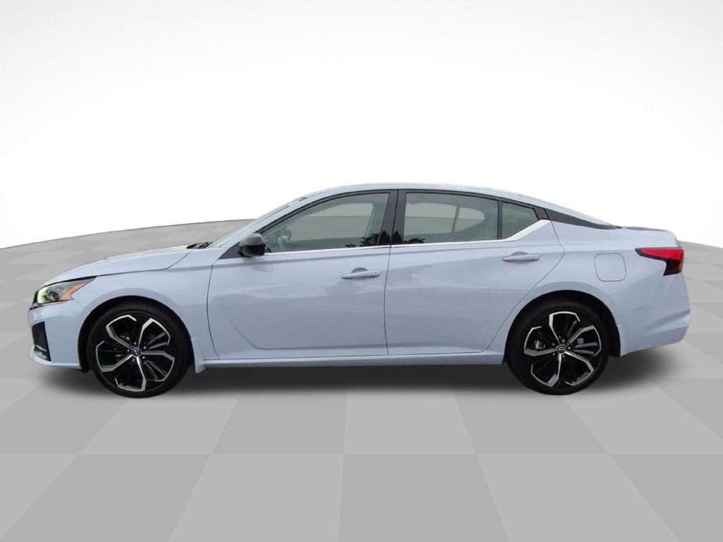 Used 2024 Nissan Altima 2.5 SR w/ SR Premium Package AWD/4WD image 6