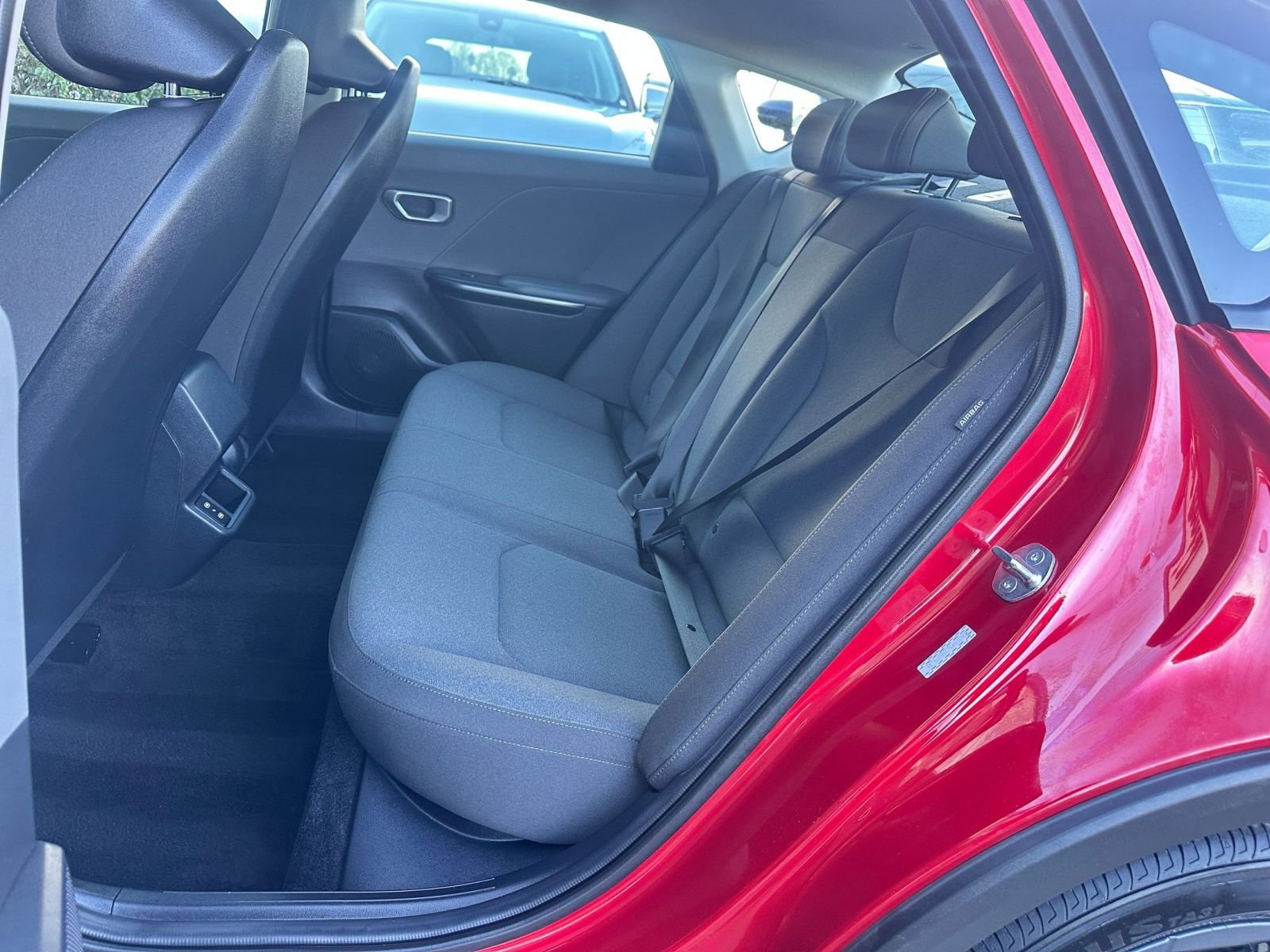 Used 2025 Kia K4 LXS image 38