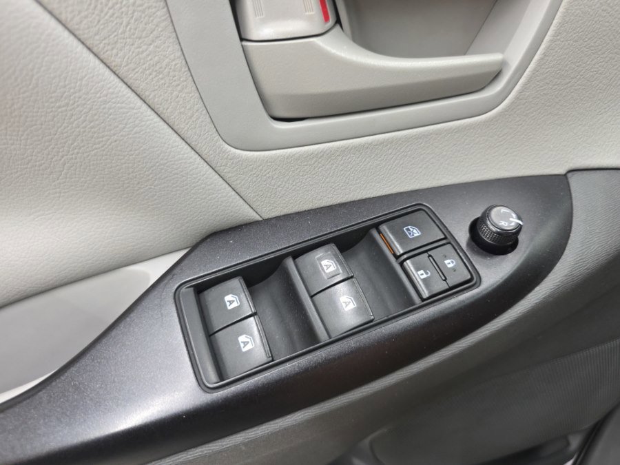 Used 2015 Toyota Sienna L FWD image 24