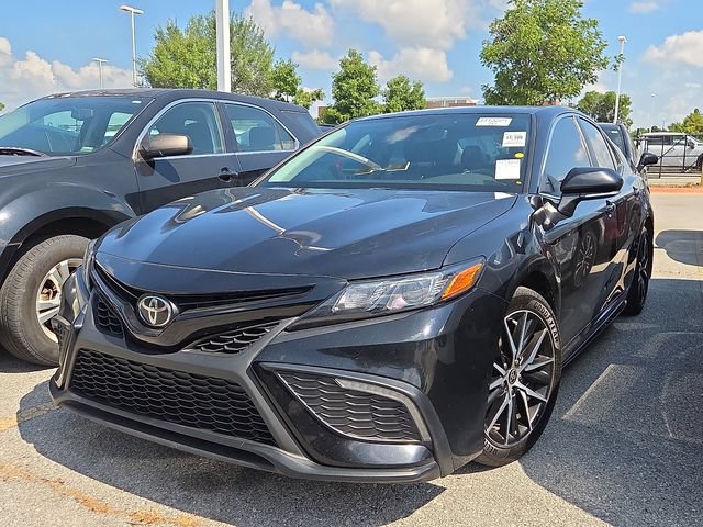 Used 2024 Toyota Camry SE FWD image 1