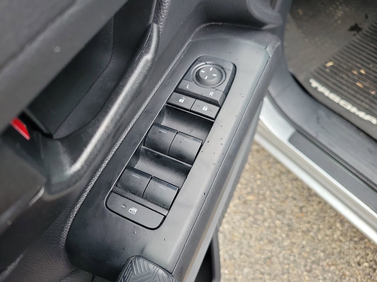 Used 2025 Toyota Tacoma SR5 image 14