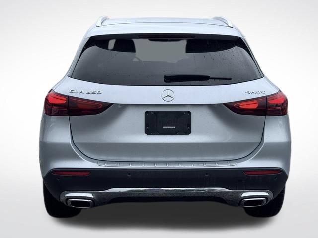 Used 2025 Mercedes-Benz GLA 250 4MATIC image 6