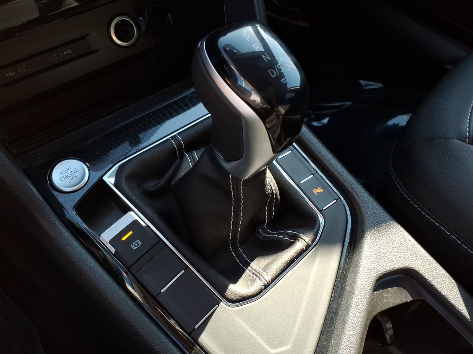 New 2026 Volkswagen Taos SE FWD image 17