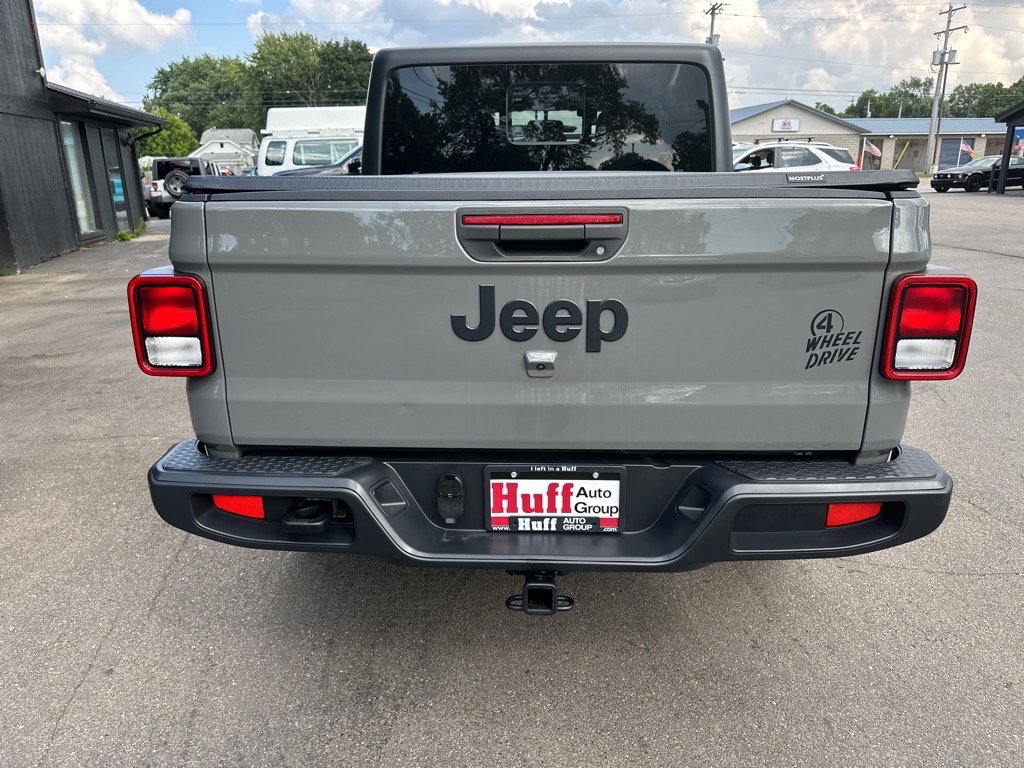 Used 2022 Jeep Gladiator Willys image 4