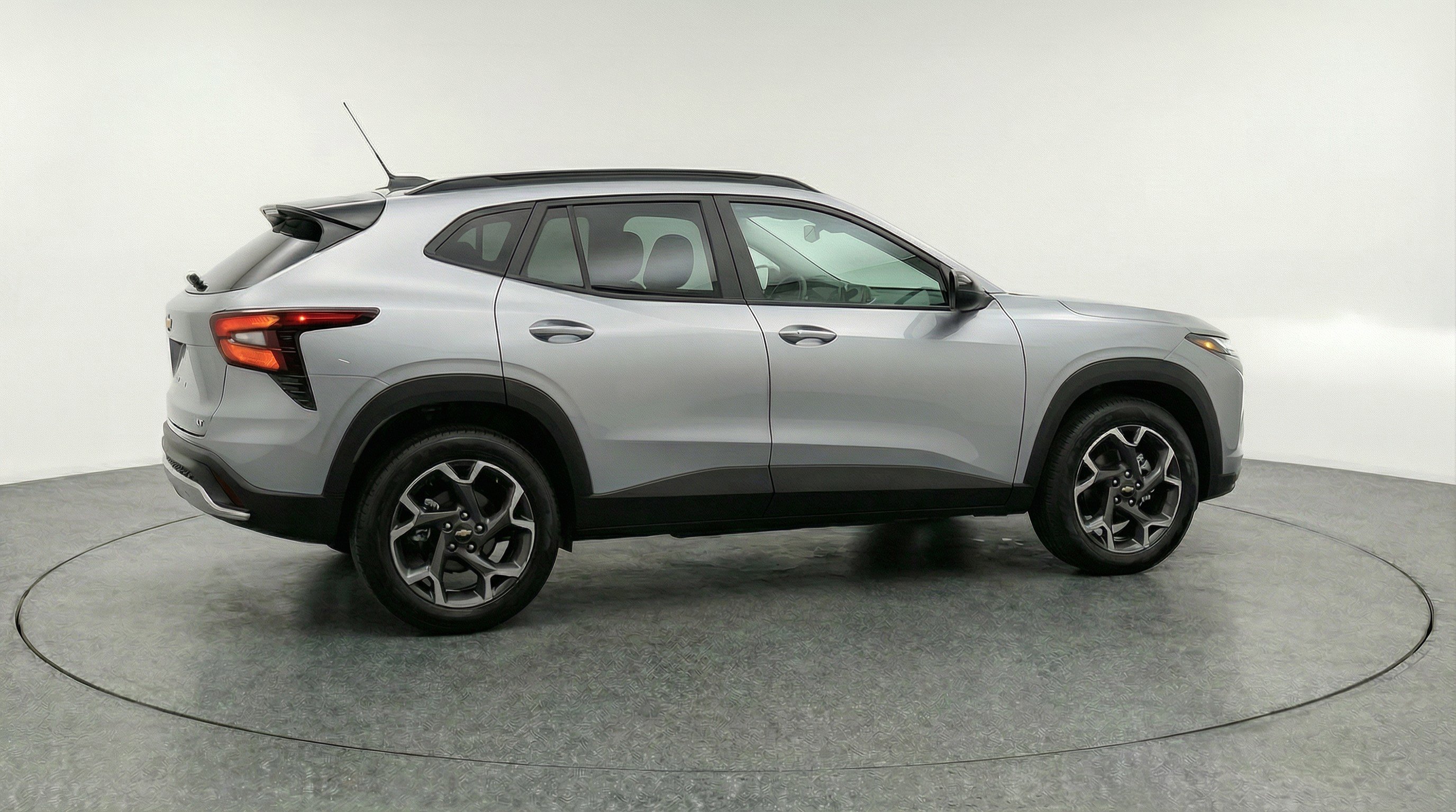 Used 2025 Chevrolet Trax LT w/ LT Convenience Package FWD image 9