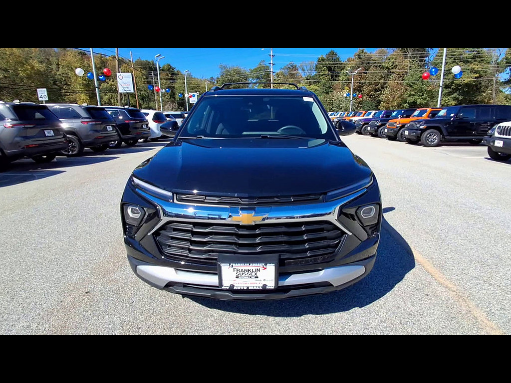 Used 2024 Chevrolet TrailBlazer LT AWD/4WD image 3