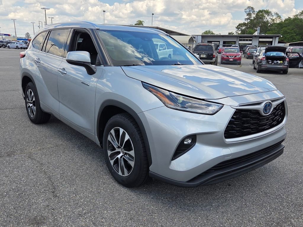 Used 2021 Toyota Highlander XLE FWD image 16