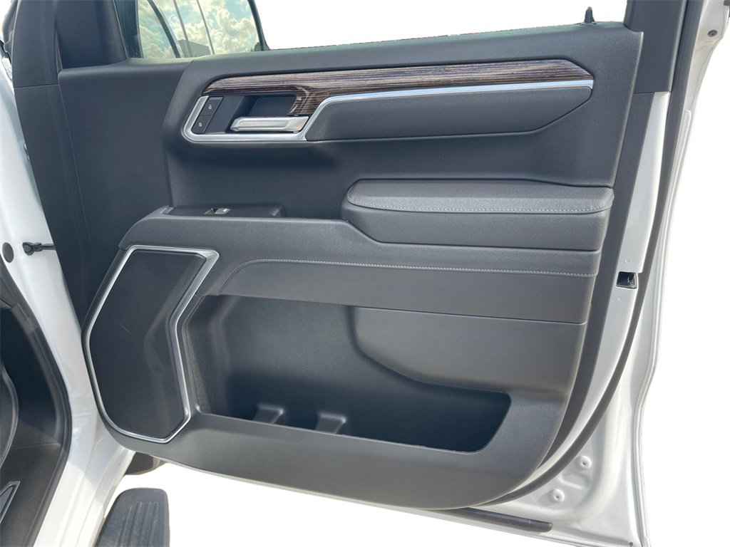 New 2026 GMC Sierra 1500 Elevation w/ LPO, Elevation Black Package image 17
