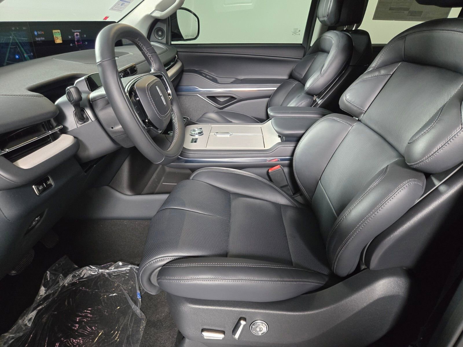 New 2025 Lincoln Navigator L Reserve image 12